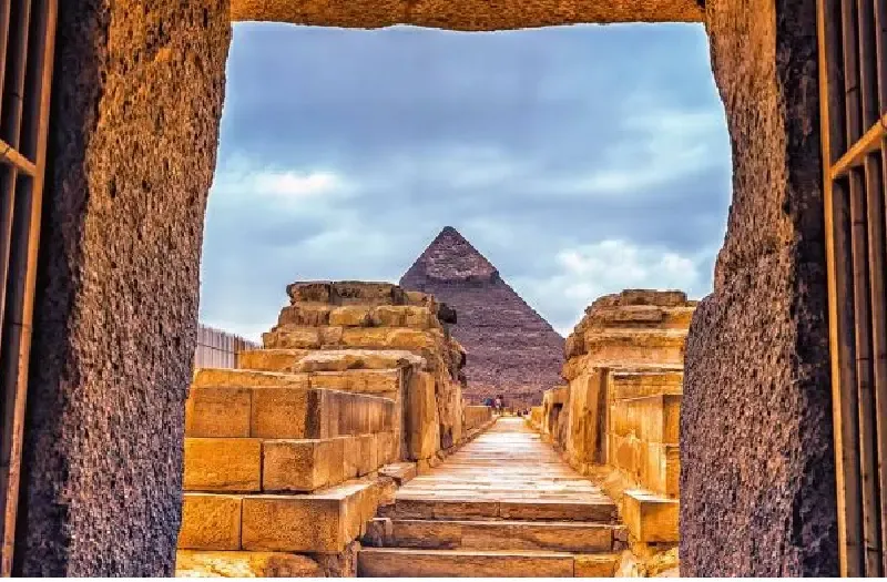 Altezza Piramidi di Giza: Perché Chefren Sembra Più Alta di Cheope