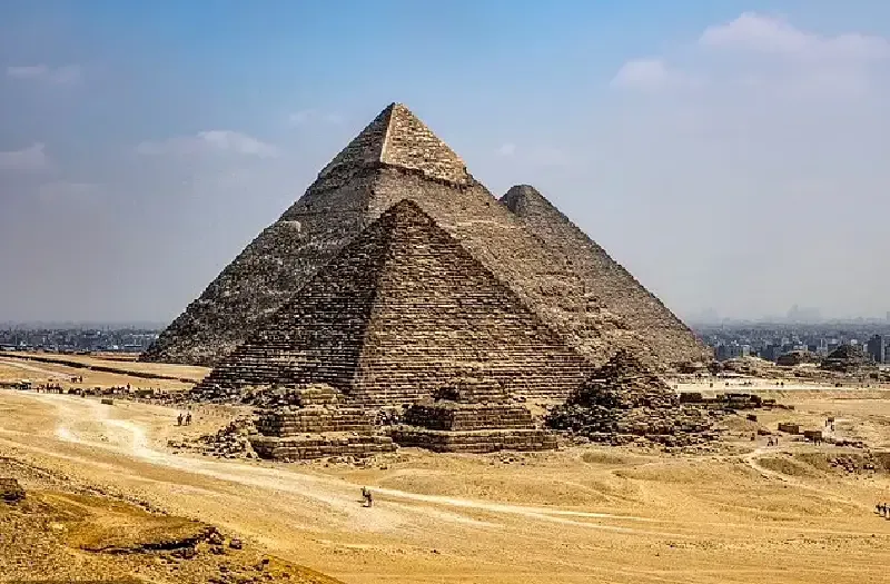 Piramidi egizie di Cheope Chefren e Micerino sull'altopiano di Giza