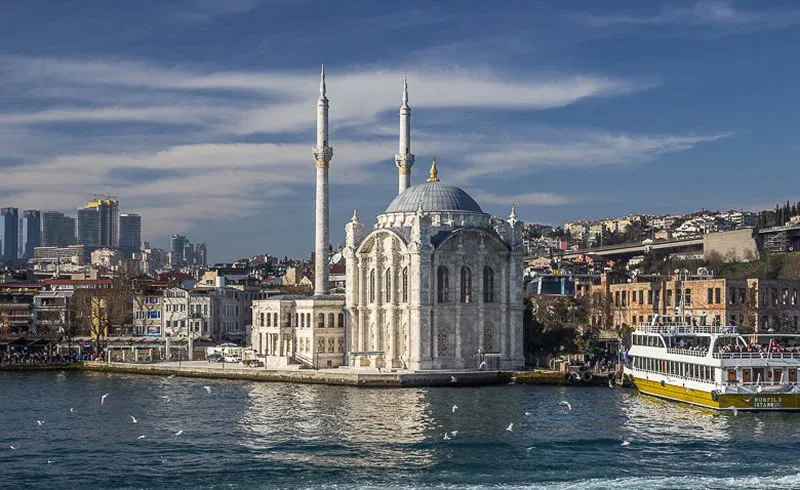 Mezquita de Ortaköy, Historia, Vistas y Consejos
