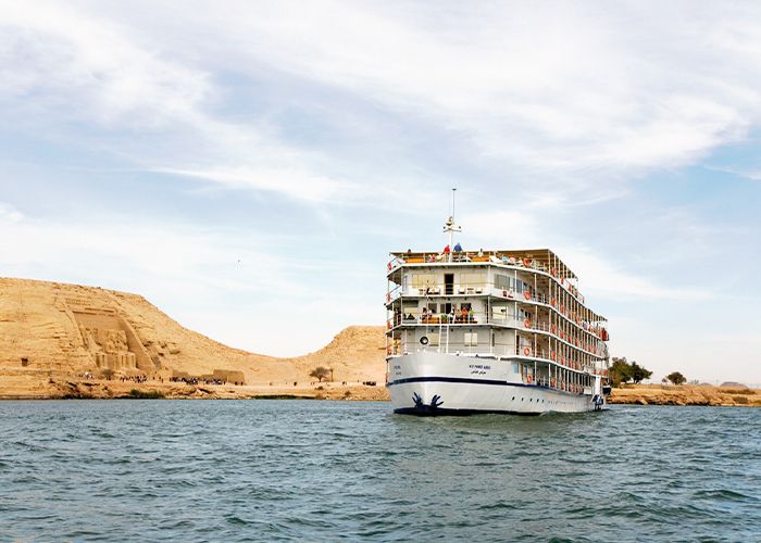 Temples d'Abou Simbel sur les rives du Lac Nasser