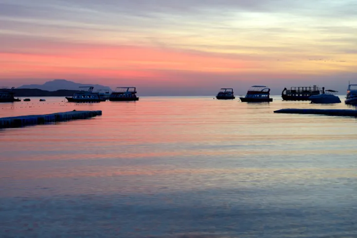 Passeggiata serale lungo il lungomare di Naama Bay