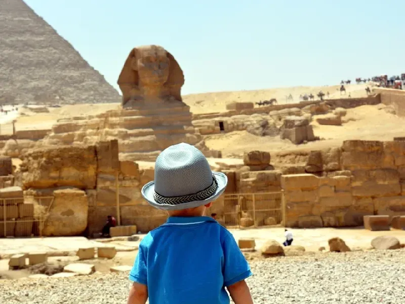 Crociera sul Nilo e Piramidi di Giza, Chefren, Micerino, Necropoli di Giza e bazar storico di Khan el Khalili.