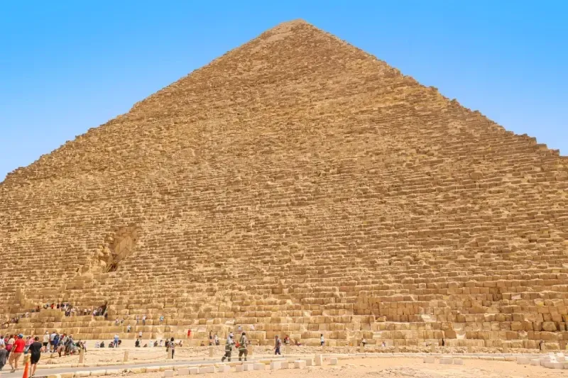 piramide di Chefren altezza e profilo della struttura monumentale