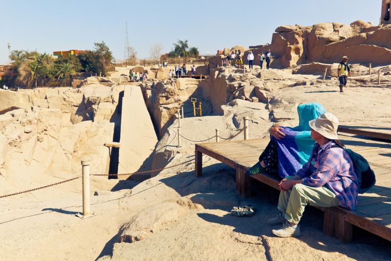 Obélisque inachevé couché dans les carrières de granit d'Assouan, Égypte