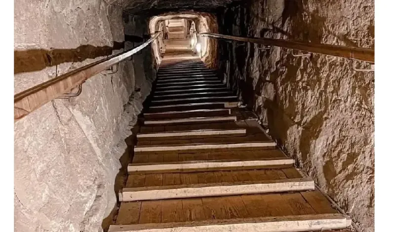 piramidi di giza: scoperta e storia affascinante