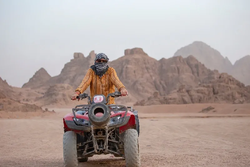 Safari Hurghada Tour: Jeep, Quad, Cammellata e Cena Beduina
