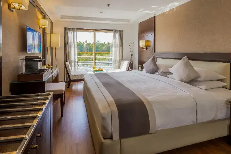 Cabina elegante della Motonave Farah 5 stelle, con comfort moderni e vista sul Nilo. Scopri le offerte crociera sul Nilo da Luxor ad Assuan.