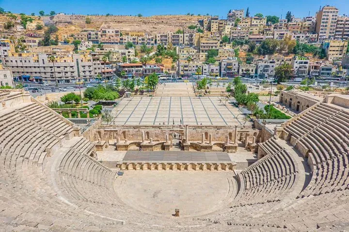 Explora el Teatro Romano de Aman