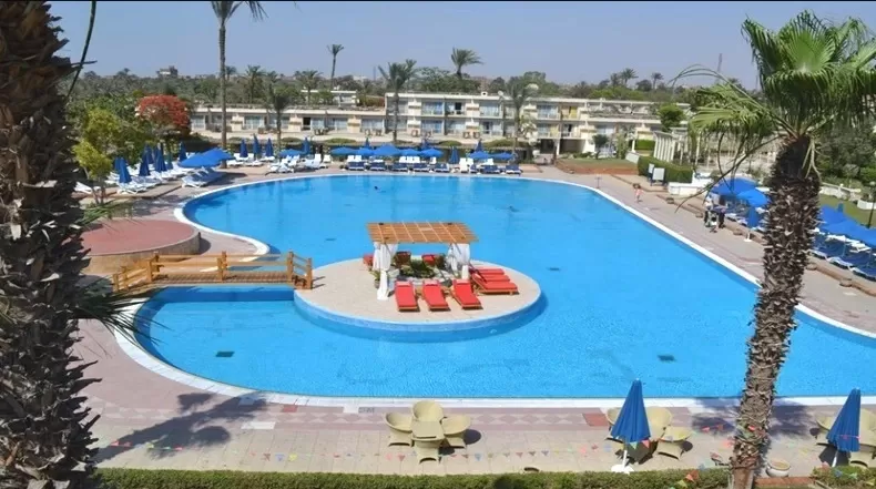Pyramids Park Resort Cairo Pool