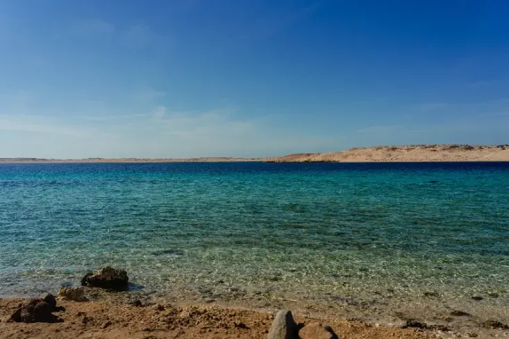 Mare cristallino del Mar Rosso in Egitto