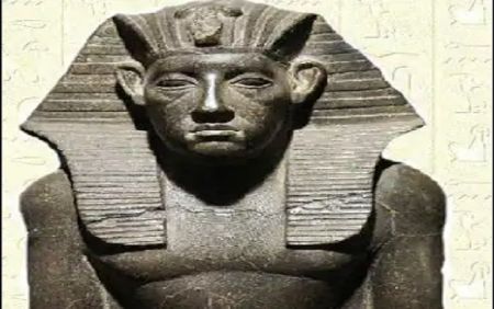  Amenemhat III 