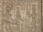 Colonnes hathoriques de la grande salle du Temple d Hathor a Dendera en egypte